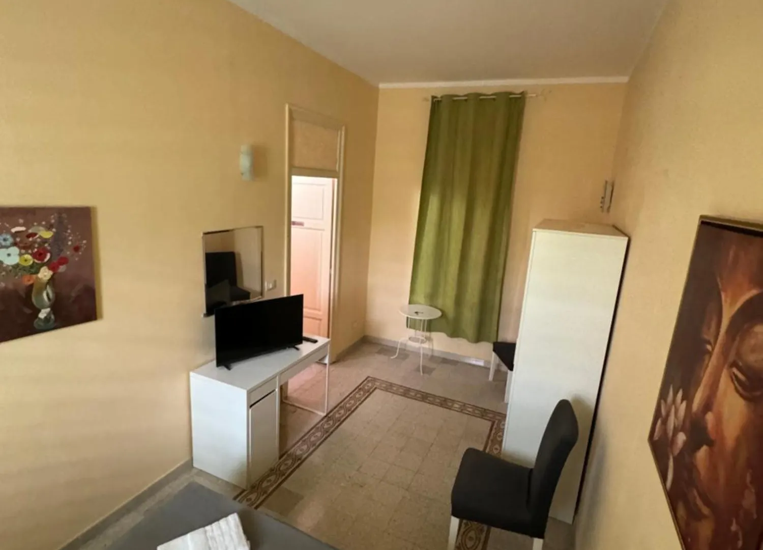 Room 091 Palermo 0*,  Italy