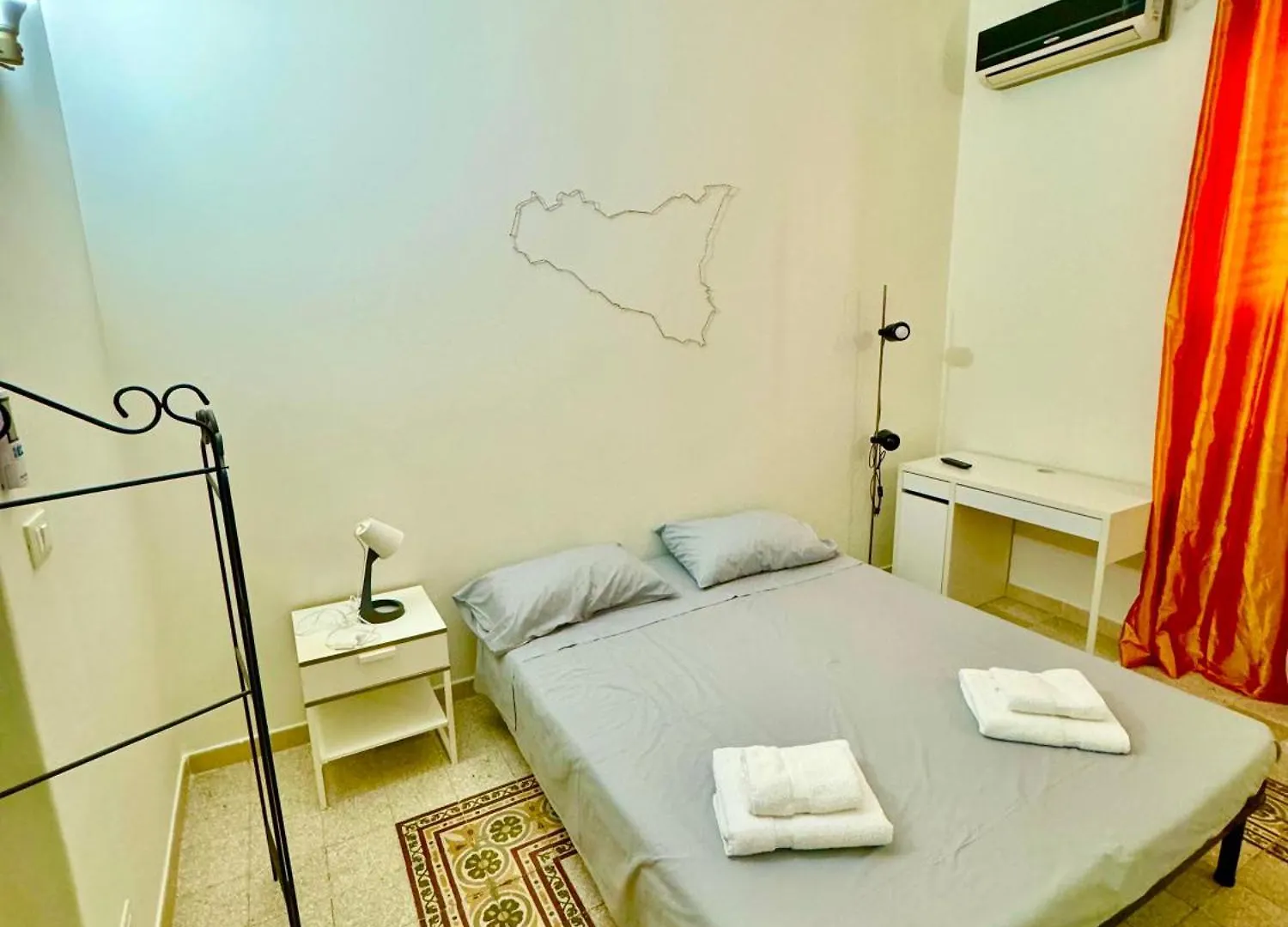 Room 091 Palermo Italy
